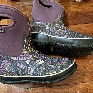 Bogs Women's Purple and Black Floral Boots